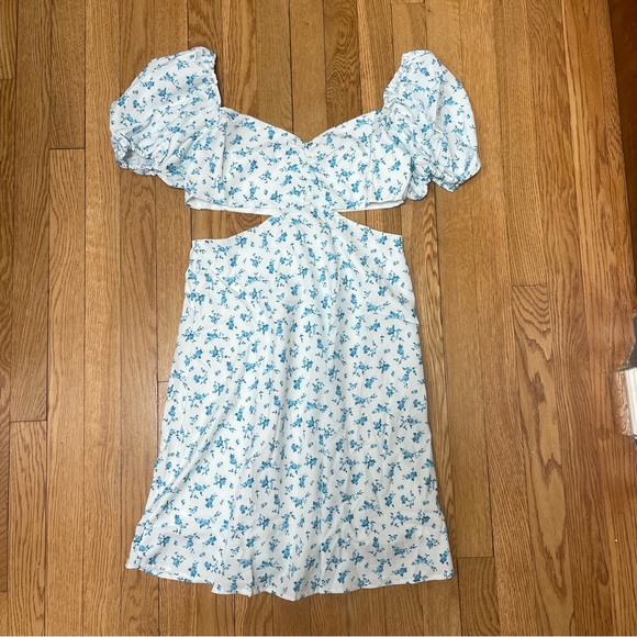 Floral Cutout Dress with Puff Sleeves - Picture 2 of 4